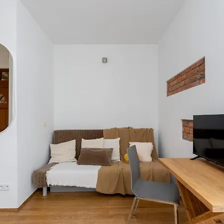 Near Wawel Castle * Cracovia